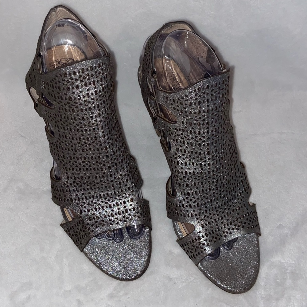 Vince Camuto Eadon sandal metalic